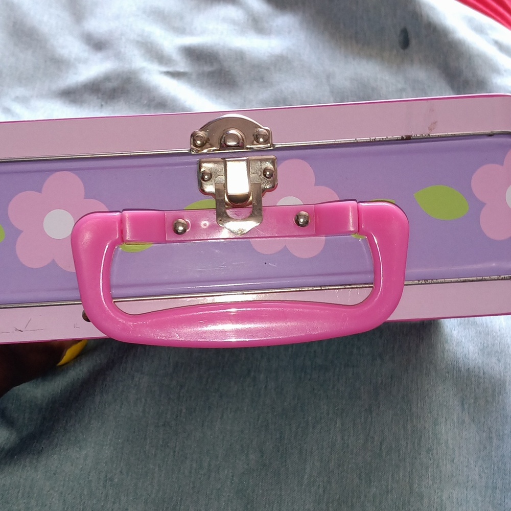 Hello Kitty Metal Tin Box - Picture 4 of 5